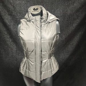 NEW YORK & COMPANY GRAY PUFFER VEST